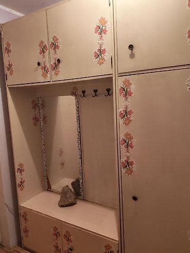 Predsoblje/ormar sa ogledalom i višedelnom kompozicijom - Materijal