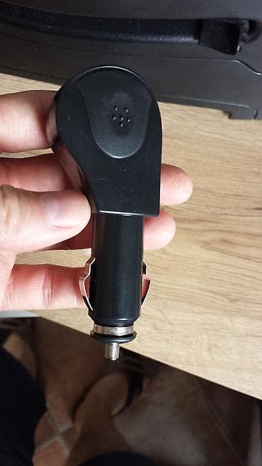 moj prvi tablet: USB auto punjač za upaljač 12–24V Kompaktan auto punjač koji se — 3