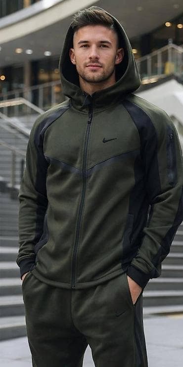 Sweatpants: Muški komplet M,L,XL,XXL veličine za 4100 din
pb — 8
