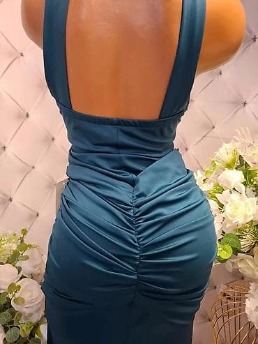 pull i bear: Elegantna duga haljina u petrolej zelenoj boji. - Dizajn 2-u-1: može — 2