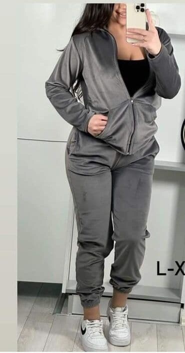 trenerka iz nemacke: Plisane trenerke,vece velicine.
2.700
L,XL,2XL,3XL — 3