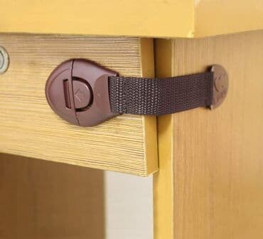 Zastita za fioke, ormane, namestaj, bebe, decu Cena: /kom Zastitne