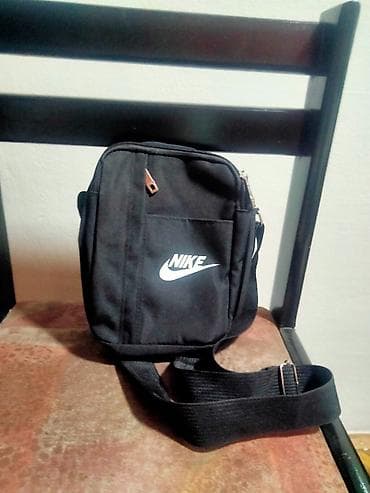 mona torbe kopije: Nike Torbica Nike torbica koriscna malo,bez ikakvih ostecenja u — 2