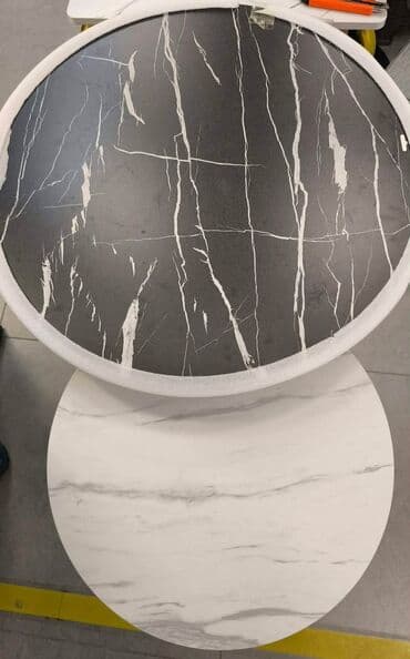 Donji delovi trenerke: Klub sto 2u1 2u1 dizajn: Set od dva stočića različitih dimenzija za — 3