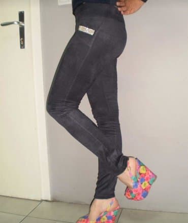 leprsave pantalone: Teget pantalone extra model i kvalitet Velur elastin Unikatan model — 2
