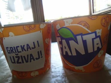 posuda za secka: Veće kofice za kokice, grickalice i svašta nešto. Prečnik kofica je 18 — 1