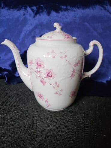 Bokal nov iz 1873--1918godina. Pirkenhammer Cehoslovacka. Bokal