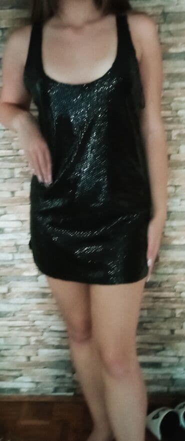 Crna svecana haljinica. S