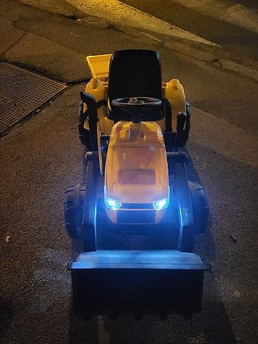 Bazeni i oprema: Dečiji traktor na akumulator sa prikolicom i prednjim utovarivačem - — 6