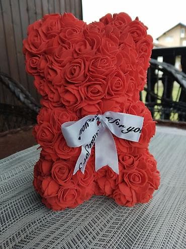 Dekorativni meda od ruža – ručno izrađen aranžman - Figure medveda