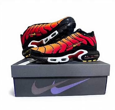 хм хаљине: Nike Air Max Plus (TN) patike – “Sunset/Crimson” gradijent - Model — 1
