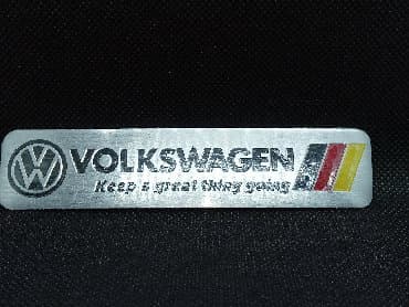 samolepljive lajsne za auto na metar: Samolepljiva metalna pločica - VOLKSWAGEN Samolepljiva metalna — 1