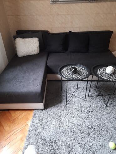 nameštaj mišo: Ugaona garnitura tamnosive boje sa belim detaljima. Sastoji se od — 1