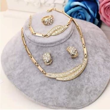 Komplet 18K pozlata
Cena:2100din na lalafo.rs Komplet 18K pozlata
Cena:2100din