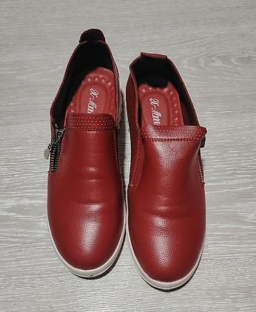 patike do 2000 dinara: Ženske casual patike/loafer cipele u jarko crvenoj boji. - Gornjište — 1