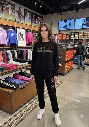 gucci majice original: Gucci ženski komplet trenerke – gornji deo i donji deo - Boja: crna - — 1