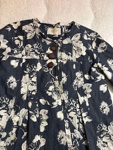 pantalone na ivicu: Potpuno ocuvan sako - buza, kao nov, bez ikakvih ostecenja. Rukavi — 6