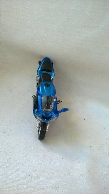 trotinet za devojcice: Motor Burago Kawasaki Ninja ZX 10R, slomljen pr.desni zmigavac,fali — 2