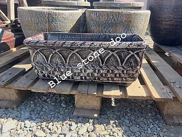 Dekorativna pravougaona žardinjera od kamena/terakote sa reljefnim