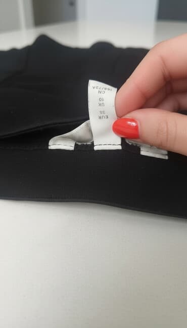 zenske pantalone sa dzepovima sa strane: Crne ženske farmerke/ pantalone – slim kroj - Boja: crna (blago — 1