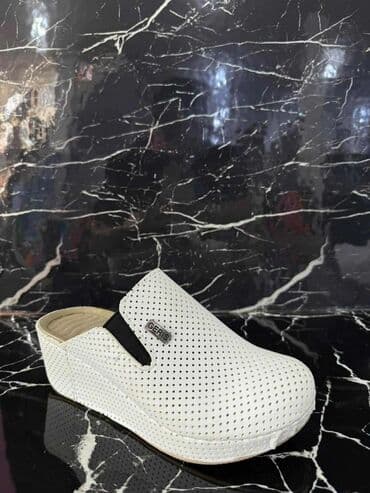 americki brojevi obuce: Klompe, 38 — 4