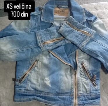 prsluci od vestackog krzna: Ženska teksas jakna u svetloplavoj boji, sa rajsferšlusom i detaljima — 1