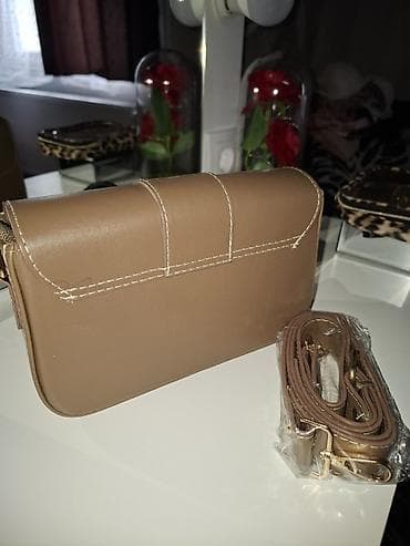 guess torbica zenska: Elegantna ženska torbica preko ramena u bež/karamel nijansi. - — 3