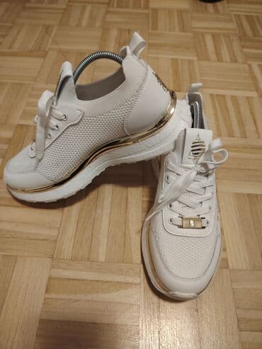 Personal Items: 39, color - White — 2