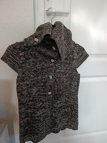 Pletena ženska majica/vestica sa kratkim rukavima i kragnom na