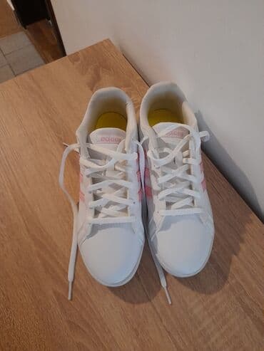šafran ženske cipele: Adidas ženske patike – bele sa roze prugama - Model niskog profila sa — 5