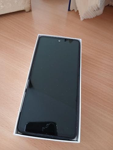 prodajem samsung: Samsung Galaxy A52s 5G – crna boja Ključne karakteristike: - 5G — 2