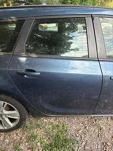 multimedija za kola: ZADNJA DESNA VRATA ZA OPEL ASTRA J — 1