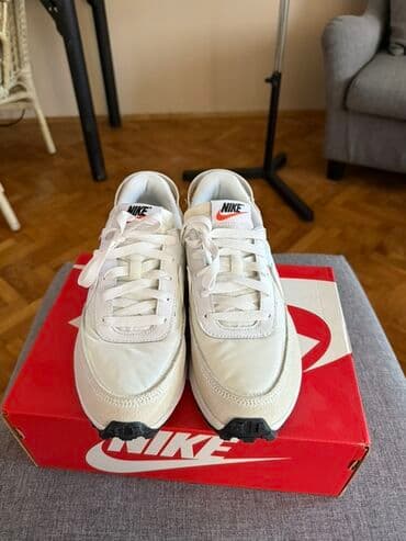 Women's Sneakers and athletic shoes: Nike, 38.5 — 4