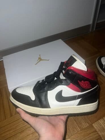 bele jordanke: Patike, Air Jordan — 3