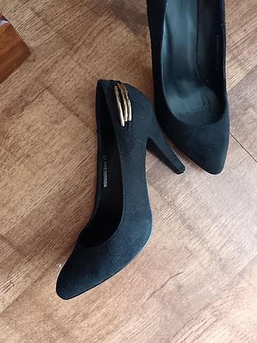 Elegantne ženske salonke na štiklu – crne - Klasičan špicasti vrh za na lalafo.rs Elegantne ženske salonke na štiklu – crne - Klasičan špicasti vrh za