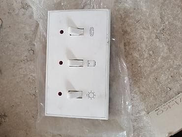 ormar za odecu: Trofazni zidni prekidač i utičnice – komplet za instalacije - — 1