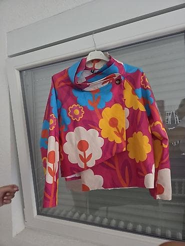 paket m: Ženska kratka jakna/bolero sa upečatljivim retro cvetnim printom. - — 2