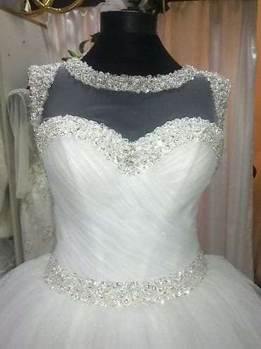 Muška odeća: Belo balsko venčanica sa šljokičastim detaljima i bogatom suknjom od — 7