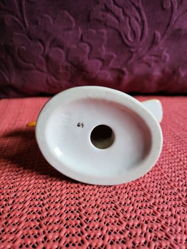 set porcelanski: Figura nova porcelanska 70te. Visina. 7cm. Duzina. 11,5cm — 11