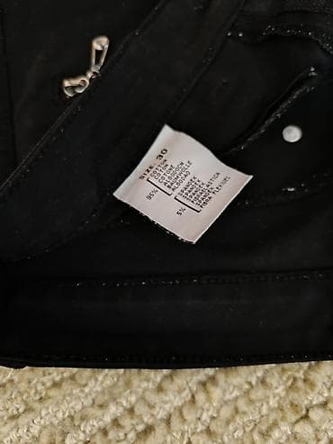 cipkane pantalone: Crne pantalone, ne radi rajsferšlus — 2