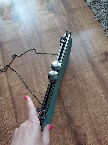 ženske torbe novi sad: Ženska torbica/klač u tirkiznoj boji sa metalnim okvirom. - Model — 2