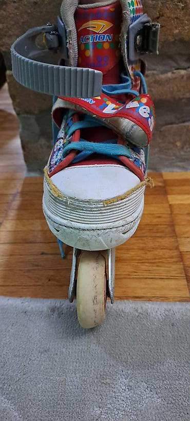 Prodajem dečije rolere u dobrom stanju. Roleri su podesive veličine — 4