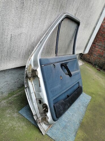 Auto delovi, gume i tjuning: Vrata — 2