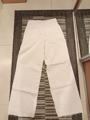 pantalone od vestacke koze: Bele farmerke Waikiki. Farmerke su nove, nisu nosene, samo je skinuta — 10