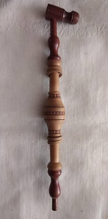 Muštikla starinska drvena duž. 25 cm.očuvana na lalafo.rs Muštikla starinska drvena duž. 25 cm.očuvana