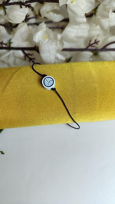 nautilus satovi: Narukvica sa motivom odbojkaške lopte - Minimalistička narukvica na — 1