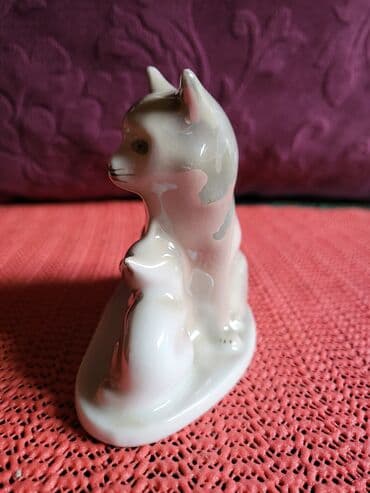 set porcelanski: Porcelanska nova figura iz 70ih. Visina. 8,5cm — 6