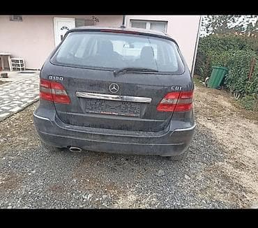 DELOVI. Mercedes-Benz B-Klasa B180 CDI, hečbek/MPV. - Dizel motor — 2