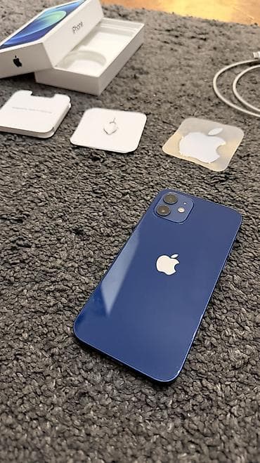 IPhone 12 128GB Plava boja Prodajem iPhone 12 sa 128GB memorije — 2