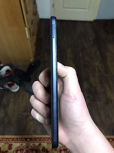 frizider na plin: Motorola pametni telefon - Model sa elegantnim ravnim bokovima i — 5